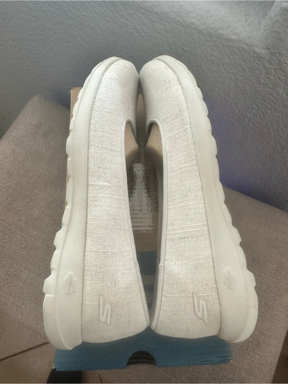 Skechers Susie go walk lite Women’s Canvas Ballet Flats in Beige 5.5